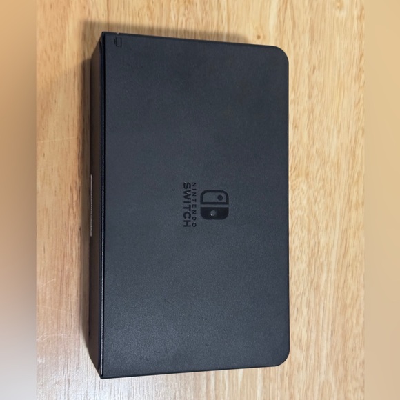 NINTENDO SWITCH OLED with grey joy cons - Picture 6 of 10